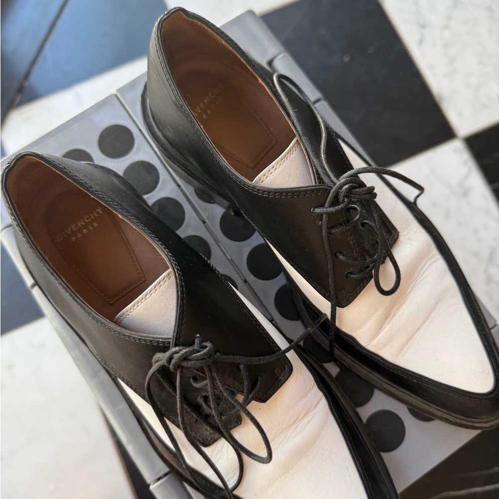 Givenchy Black & White Oxfords‎ - Picture 2 of 6